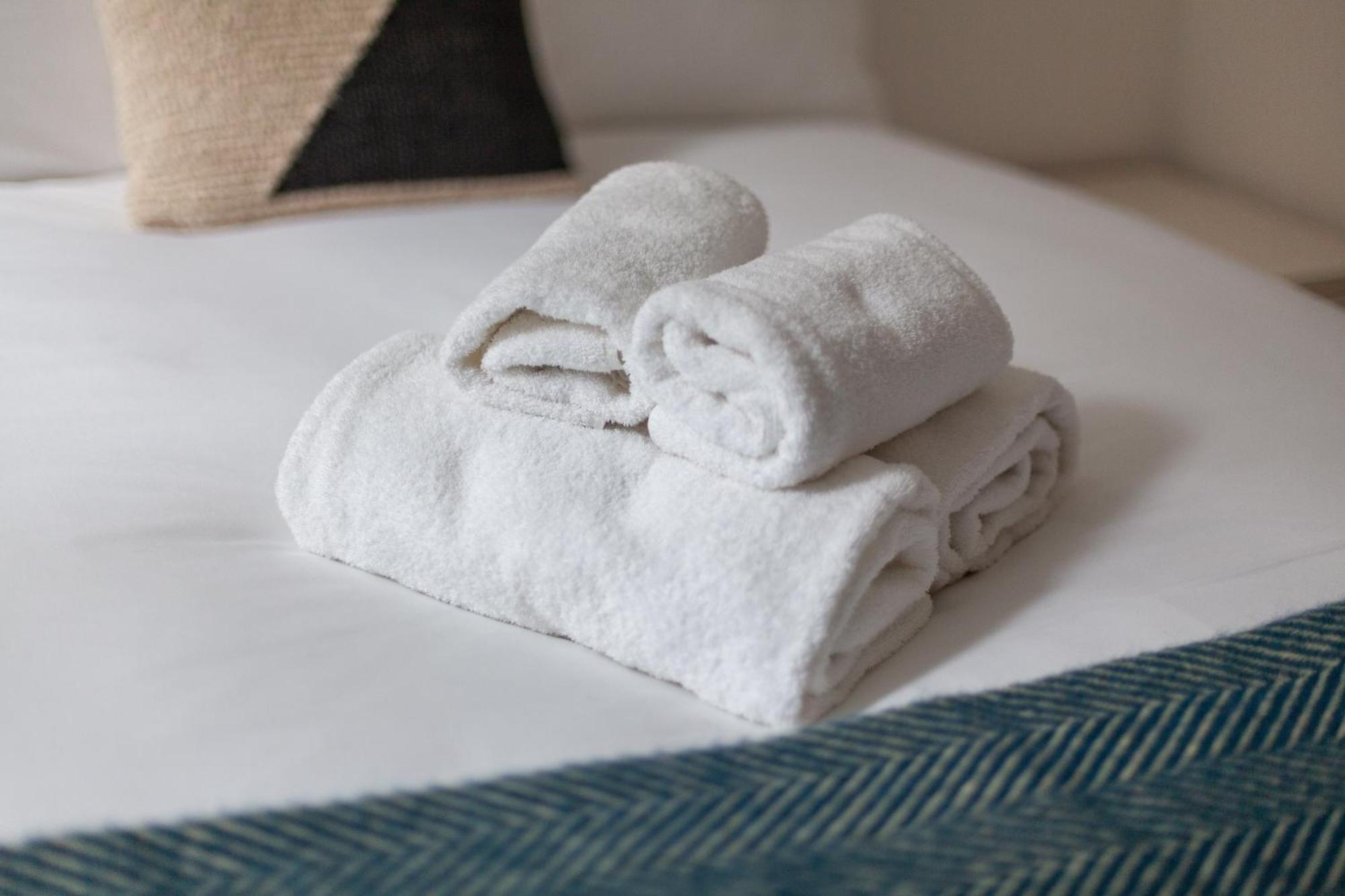 Elegance & Chic Design - 2-Bedroom Haven ลอนดอน ภายนอก รูปภาพ