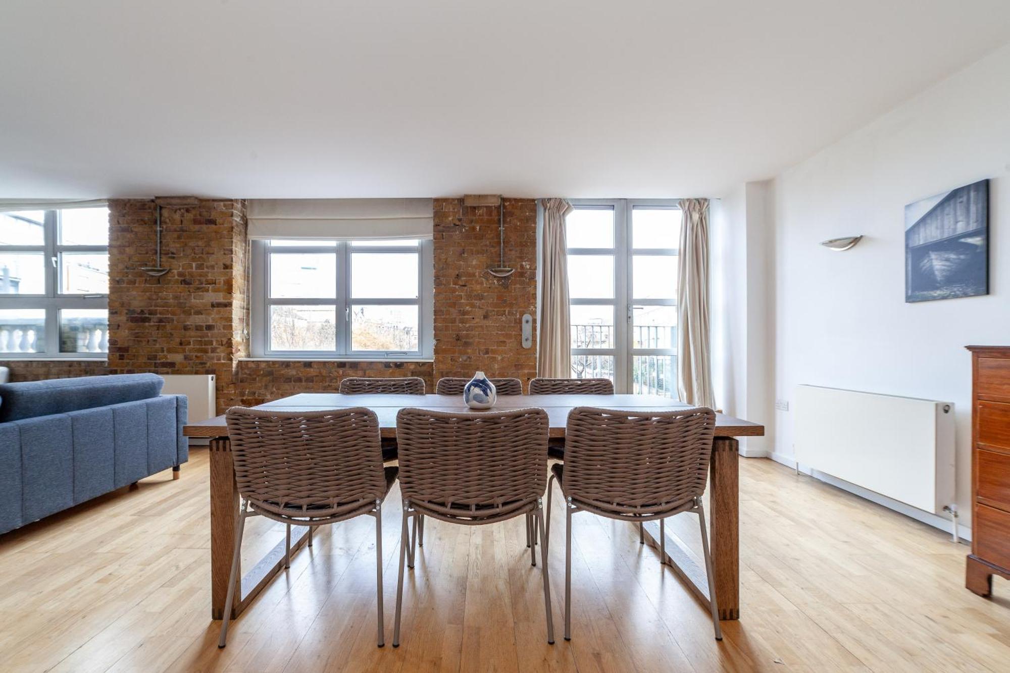 Elegance & Chic Design - 2-Bedroom Haven ลอนดอน ภายนอก รูปภาพ