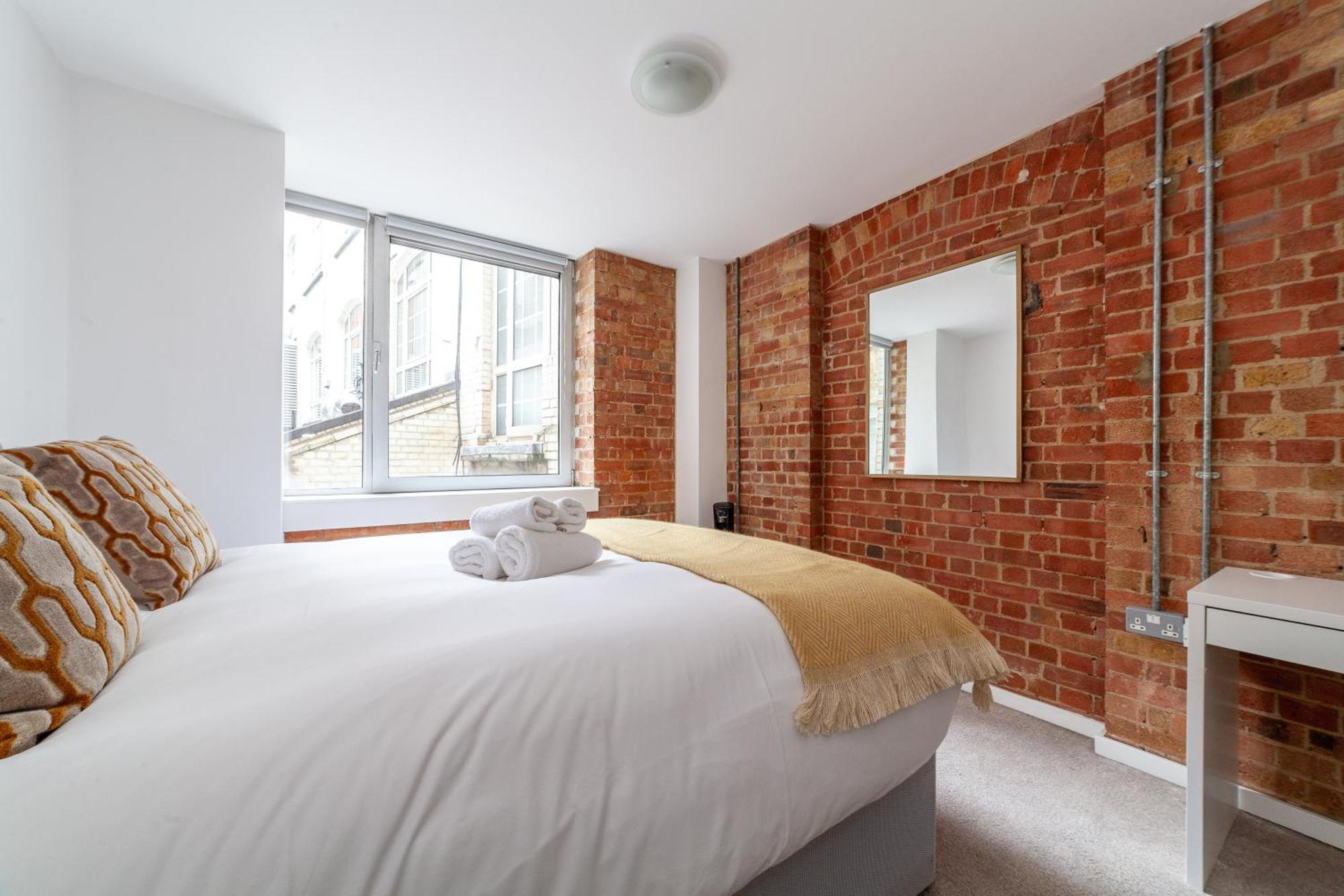 Elegance & Chic Design - 2-Bedroom Haven ลอนดอน ภายนอก รูปภาพ